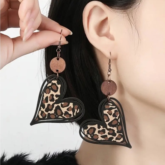 Leopard Print Heart Earrings - Picture 2 of 3